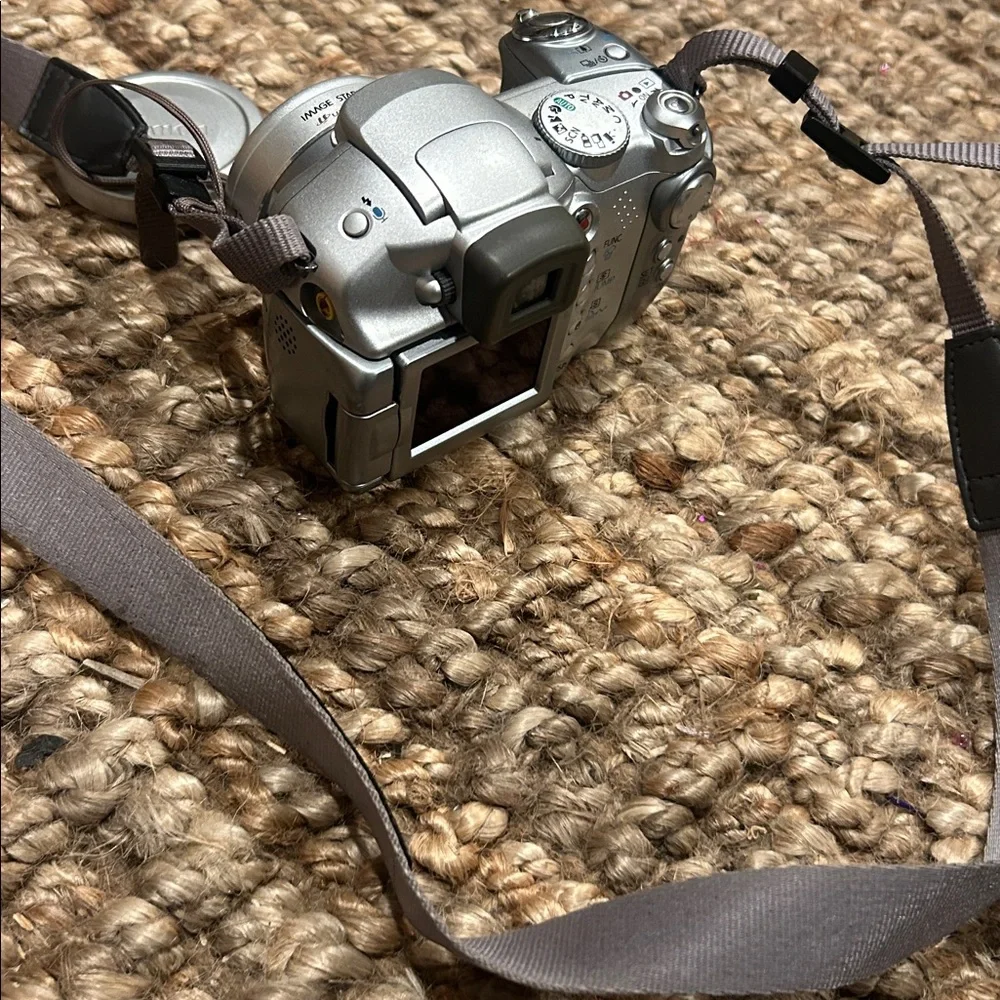 Canon PowerShot S2 IS 5.0MP 12x Digital Camera Silver w/ Vlog Flip-Viewer